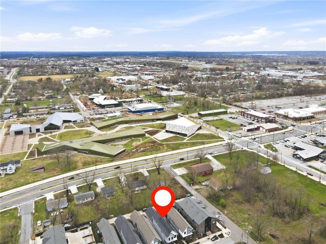 212 SE 7th Street, Bentonville, AR 72712