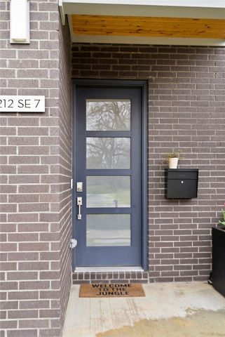 212 SE 7th Street, Bentonville, AR 72712