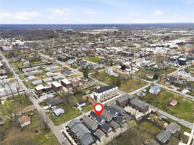 212 SE 7th Street, Bentonville, AR 72712