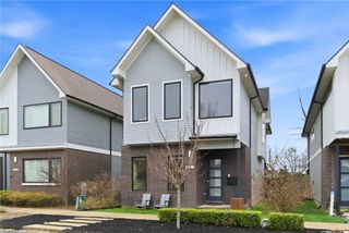 212 SE 7th Street, Bentonville, AR 72712