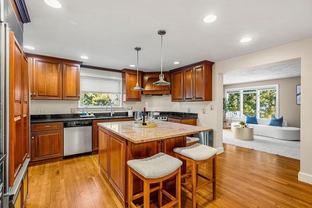 55 Roosevelt Ave, Marblehead, MA 01945