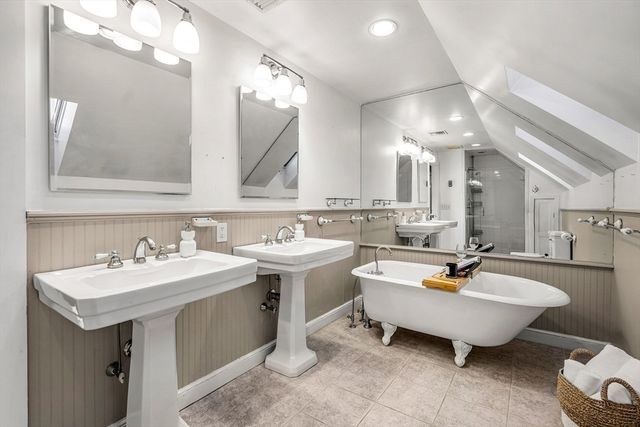 55 Roosevelt Ave, Marblehead, MA 01945