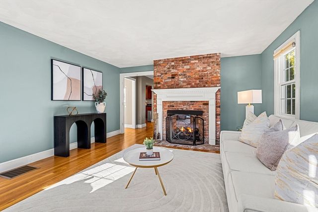 55 Roosevelt Ave, Marblehead, MA 01945