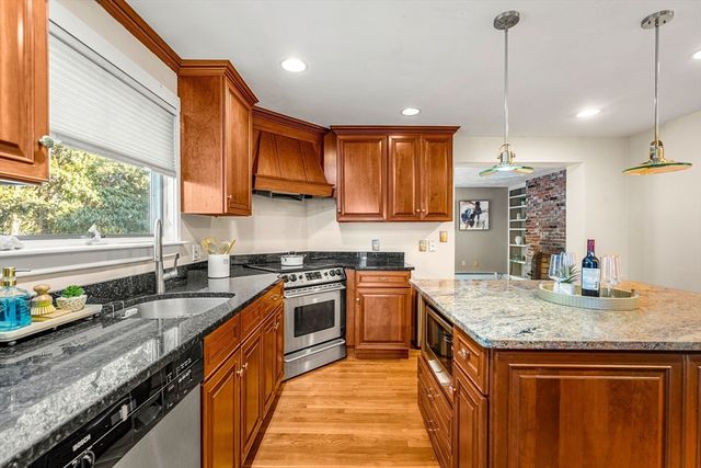 55 Roosevelt Ave, Marblehead, MA 01945