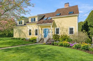 55 Roosevelt Ave, Marblehead, MA 01945