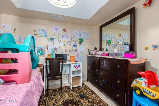 2 E MURIEL Drive, Phoenix, AZ 85022