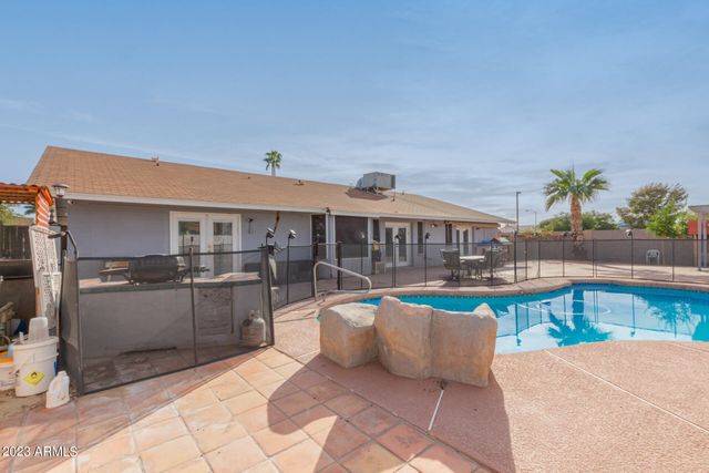 2 E MURIEL Drive, Phoenix, AZ 85022