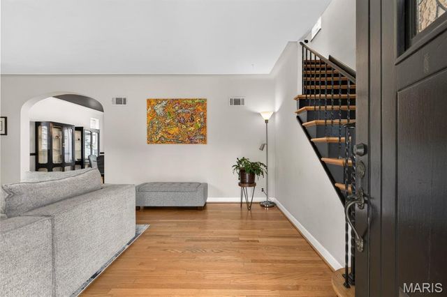 6569 Pernod Avenue, St Louis, MO 63139