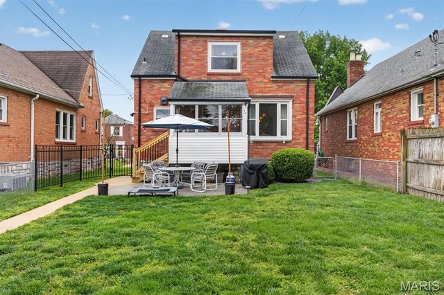 6569 Pernod Avenue, St Louis, MO 63139