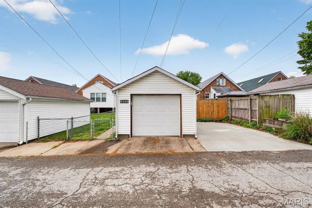 6569 Pernod Avenue, St Louis, MO 63139