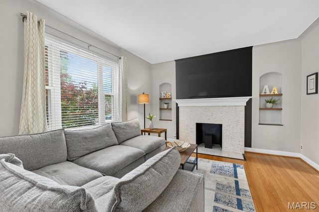 6569 Pernod Avenue, St Louis, MO 63139