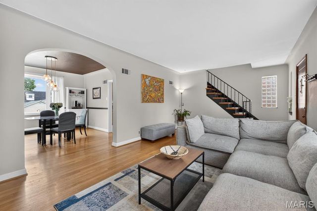 6569 Pernod Avenue, St Louis, MO 63139
