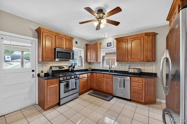 6569 Pernod Avenue, St Louis, MO 63139