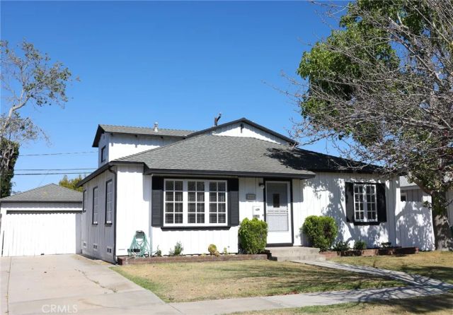 2000 Harkness Street, Manhattan Beach, CA 90266