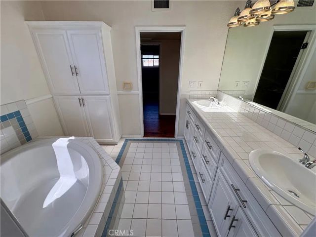 2000 Harkness Street, Manhattan Beach, CA 90266