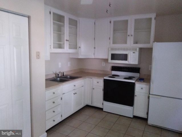 558 HAMMOND AVE, Hanover, PA 17331
