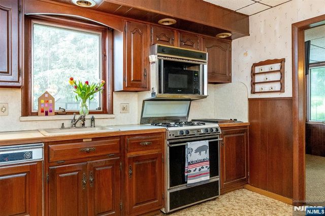 66 Coeyman Avenue, Bloomfield, NJ 07003