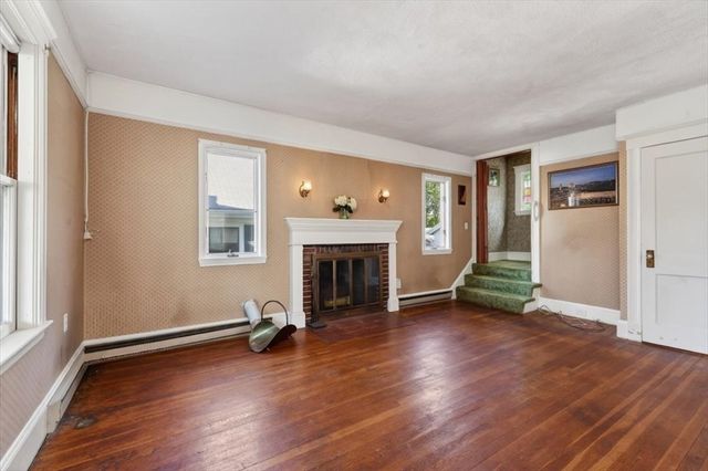 19 Lochmere Ave, Weymouth, MA 02191