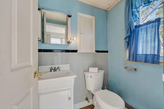 19 Lochmere Ave, Weymouth, MA 02191