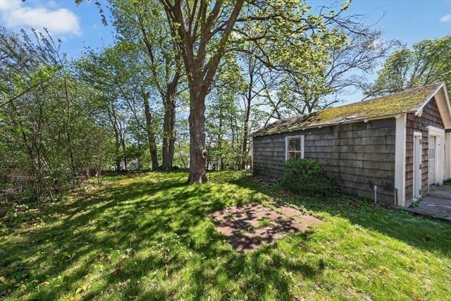 19 Lochmere Ave, Weymouth, MA 02191