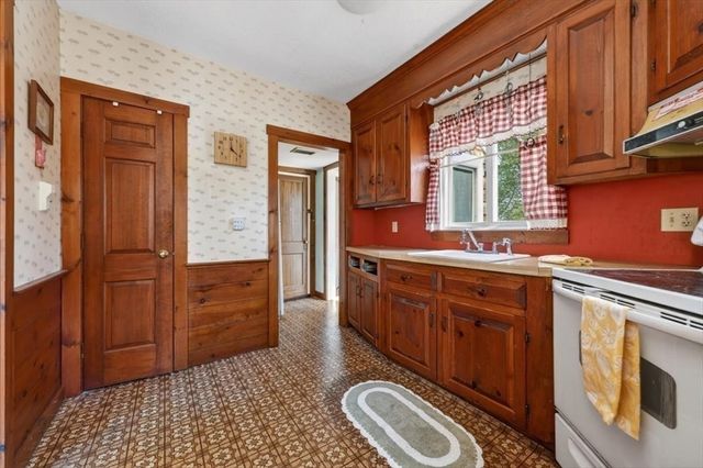 19 Lochmere Ave, Weymouth, MA 02191
