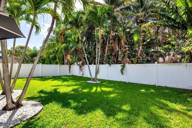 2474 Douglas Avenue, Delray Beach, FL 33444