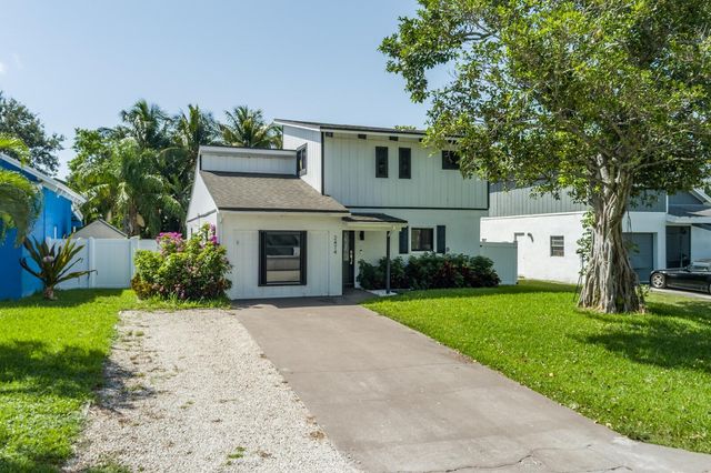 2474 Douglas Avenue, Delray Beach, FL 33444