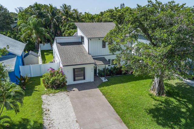 2474 Douglas Avenue, Delray Beach, FL 33444