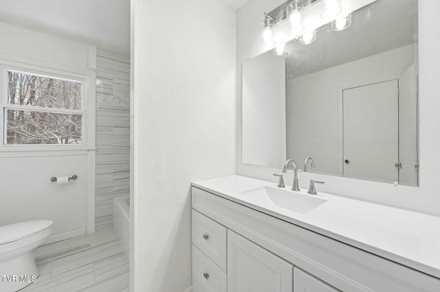 223 Poplar Hill Drive, Johnson City, TN 37604