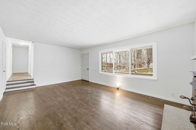 223 Poplar Hill Drive, Johnson City, TN 37604