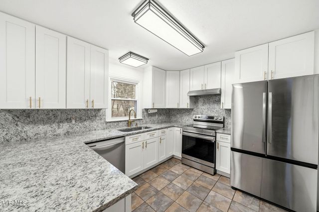 223 Poplar Hill Drive, Johnson City, TN 37604