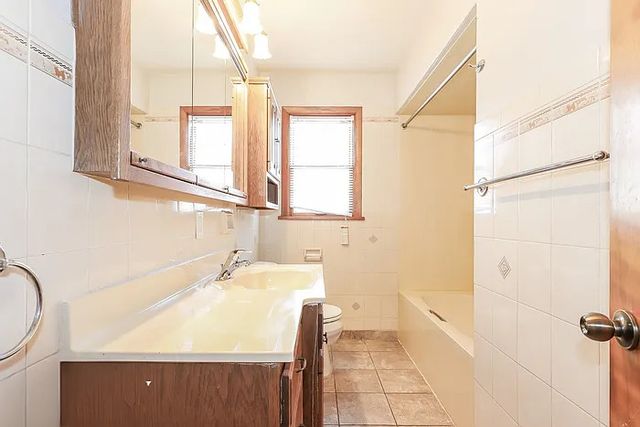 658 Mackinaw Avenue, Calumet City, IL 60409