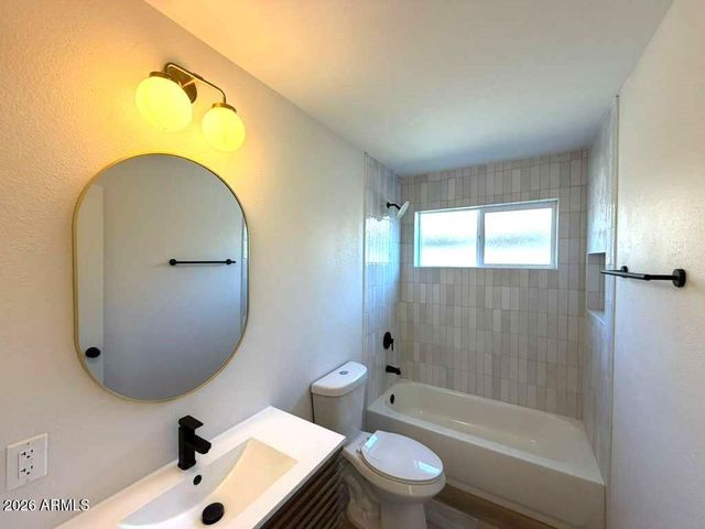 3836 W MYRTLE Avenue, Phoenix, AZ 85051