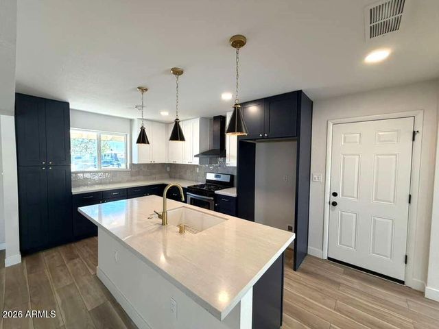 3836 W MYRTLE Avenue, Phoenix, AZ 85051