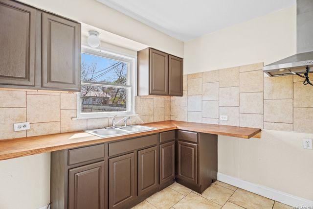310 MERRY ANN DR, San Antonio, TX 78223