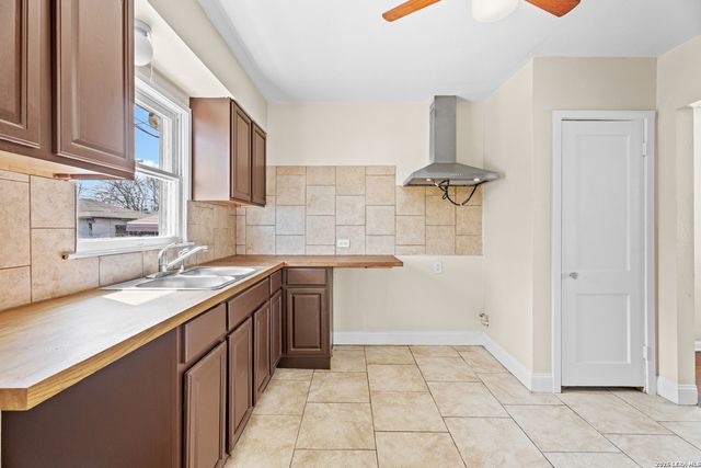 310 MERRY ANN DR, San Antonio, TX 78223