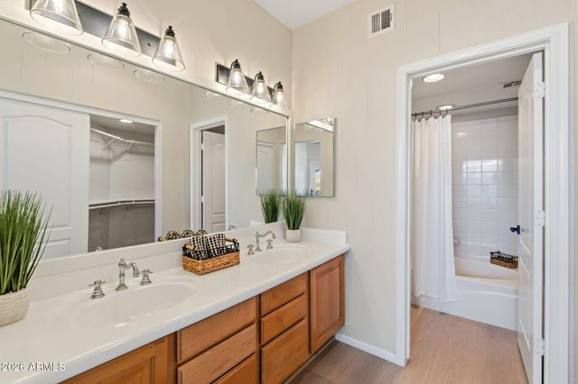 1747 E NORTHERN Avenue 102, Phoenix, AZ 85020