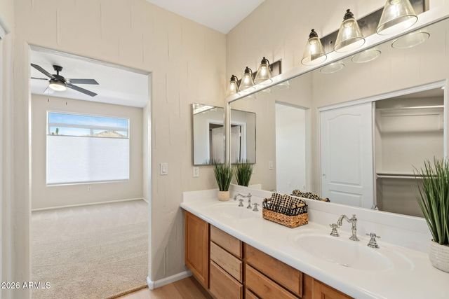 1747 E NORTHERN Avenue 102, Phoenix, AZ 85020