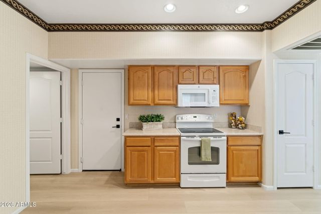 1747 E NORTHERN Avenue 102, Phoenix, AZ 85020