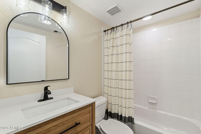 1747 E NORTHERN Avenue 102, Phoenix, AZ 85020