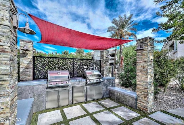 1747 E NORTHERN Avenue 102, Phoenix, AZ 85020