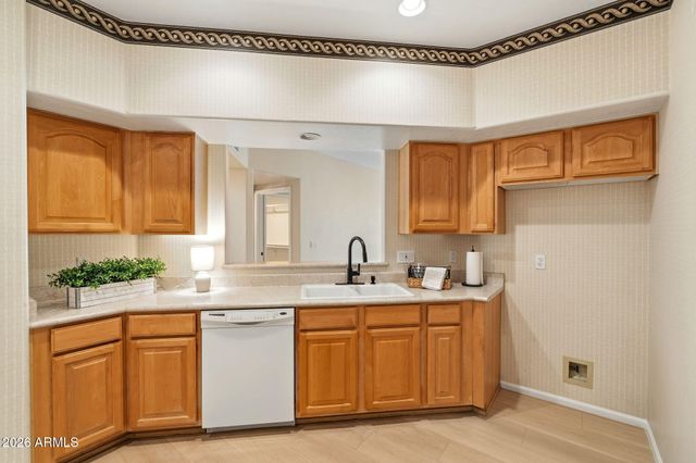 1747 E NORTHERN Avenue 102, Phoenix, AZ 85020