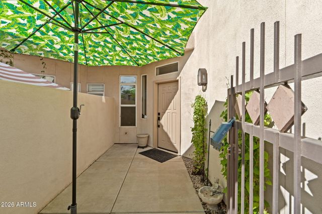 1747 E NORTHERN Avenue 102, Phoenix, AZ 85020