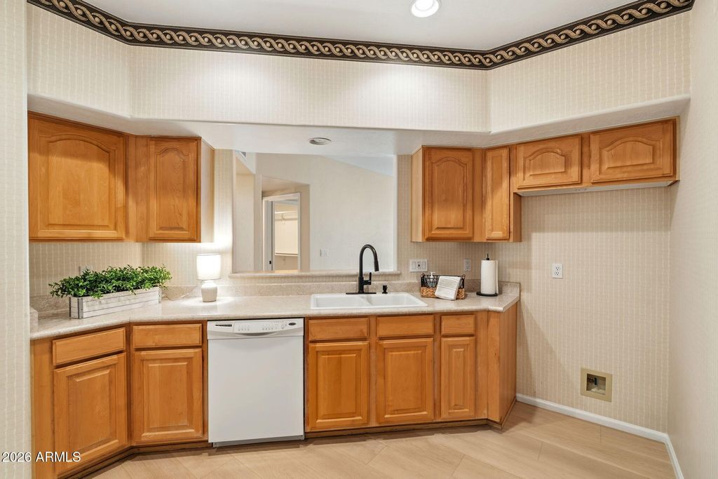 1747 E NORTHERN Avenue 102, Phoenix, AZ 85020 — photo 3