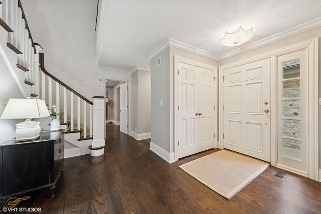 6 Tartan Ridge Road, Burr Ridge, IL 60527