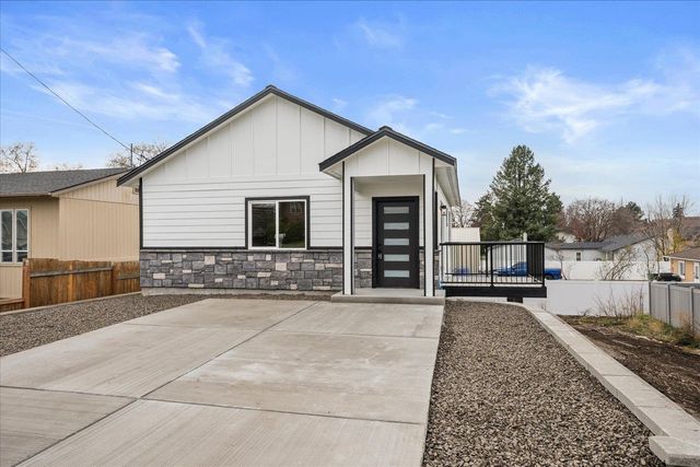 327 N Bannen Rd, Spokane Valley, WA 99216