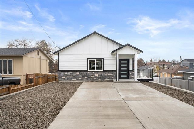 327 N Bannen Rd, Spokane Valley, WA 99216