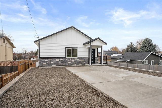 327 N Bannen Rd, Spokane Valley, WA 99216