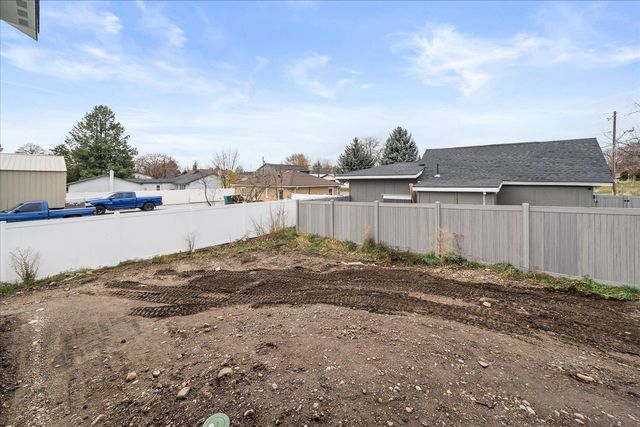 327 N Bannen Rd, Spokane Valley, WA 99216