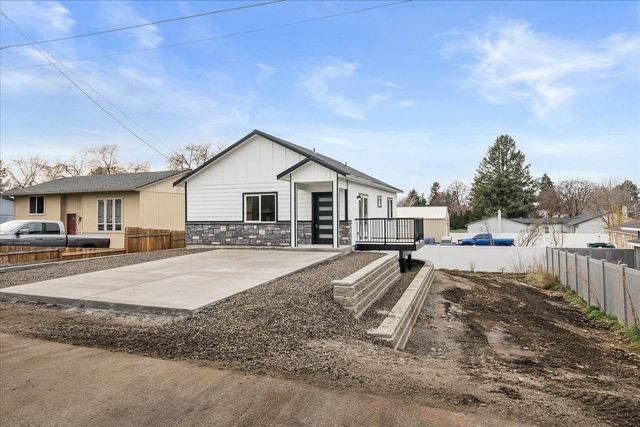 327 N Bannen Rd, Spokane Valley, WA 99216